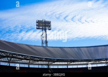 Rotterdam, Niederlande. Mai 2025. Rotterdam - de Kuip in der dreißigsten Runde der Eredivisie-Saison 2024/2025. Das Spiel findet am 14. Mai 2025 im Stadion Feijenoord de Kuip zwischen Feyenoord und RKC Waalwijk in Rotterdam statt. Credit: Box to Box Pictures/Alamy Live News Stockfoto