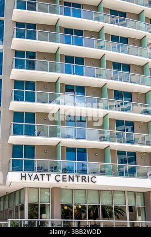 Miami Florida, Brickell Financial District, Brickell Bay Drive, Hyatt Centric Brickell Miami Hotel, Glasbalkone, Balkongeländer, Hotelzimmer Stockfoto