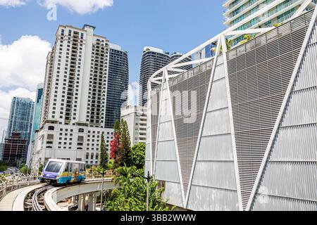 Miami Florida, Brickell Financial District, SW 1st Avenue, Metromover Brickell Station, geschwungene Transitbahn, Hochhaus- und Bürogebäude Stockfoto