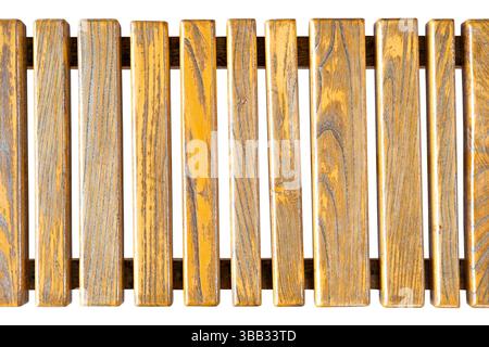 Brauner Holzzaun isoliert auf weißem Hintergrund. Stockfoto