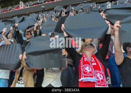 Enschede, Niederlande. Mai 2025. ENSCHEDE, Stadion Grolsch Veste, 14-05-2025, Saison 2024/2025, niederländischer Eredivisie Football während des Spiels Twente - AZ, Anhänger des FC Twente Credit: Pro Shots/Alamy Live News Stockfoto
