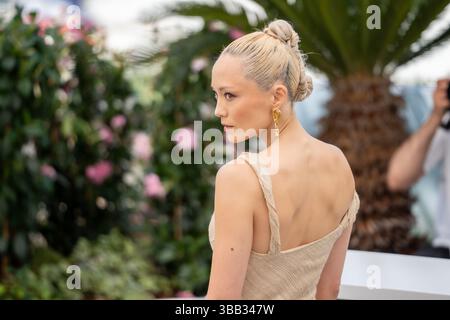 POM Klementieff nimmt am 14. Mai 2025 an der Fotokonferenz „Mission Impossible – The Final Reckoning“ beim 78. Filmfestival in Cannes im Palais des Festivals Teil. (Foto: Luca Carlino/NurPhoto) Credit: NurPhoto SRL/Alamy Live News Stockfoto
