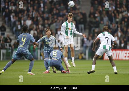 Groningen, Niederlande. Mai 2025. GRONINGEN, 14.05.2025, Stadion Euroborg, Dutch Eredivisie Football Saison 2024/2025. Spiel zwischen FC Groningen und Ajax. FC Groningen Spieler Dave Kwakman Credit: Pro Shots/Alamy Live News Stockfoto