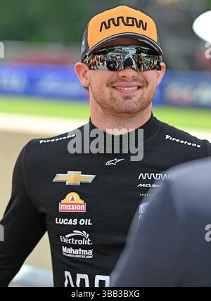 IndyCar-Fahrer Pato O'Ward entspannt sich vor dem Start des Children's of Alabama Indy Grand Prix am Sonntag, 4. Mai 2025 in Birmingham, Al (Mitch White/Image of Sport) Stockfoto