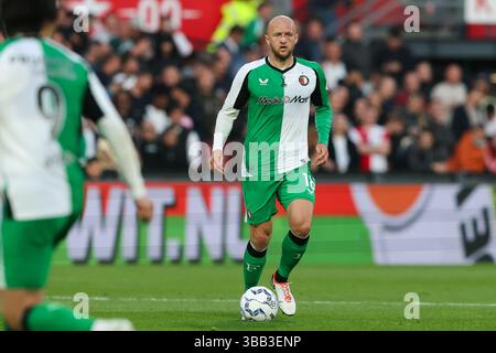 Rotterdam, Niederlande. Mai 2025. ROTTERDAM, NIEDERLANDE - 14. MAI: Gernot Trauner aus Feyenoord sieht beim niederländischen Eredivisie-Spiel zwischen Feyenoord und RKC Waalwijk im Stadion Feijenoord am 14. Mai 2025 in Rotterdam, Niederlande, zu. (Foto von Hans van der Valk/Orange Pictures) Credit: Orange Pics BV/Alamy Live News Stockfoto