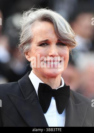 Cannes, Frankreich. Mai 2025. Die US-amerikanische Schauspielerin Andie MacDowell nimmt am Mittwoch, den 14. Mai 2025, bei der Premiere von Mission: Impossible - The Final Reckoning auf dem 78. Filmfestival in Cannes, Frankreich, Teil. Foto: Rune Hellestad/ Credit: UPI/Alamy Live News Stockfoto