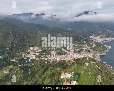 Luftaufnahme von Minori, Amalfiküste Tyrrhenische Meer, von Ravello Italien Stockfoto