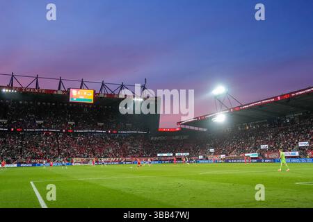 Enschede, Niederlande. Mai 2025. ENSCHEDE, NIEDERLANDE - 14. MAI: Das Stadion während eines niederländischen Eredivisie-Spiels zwischen dem FC Twente und AZ in de Grolsch Veste am 14. Mai 2025 in Enschede, Niederlande. (Foto von Ed van de Pol/Orange Pictures) Credit: Orange Pics BV/Alamy Live News Stockfoto