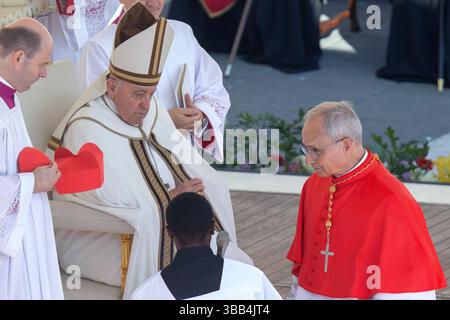 Vatikan, Vatikan. 30. September 2023. Papst Franziskus ernennt zum neuen Kardinal Robert Francis Prevost während des ordentlichen öffentlichen Konsistoriums zur Schaffung des neuen Kardinals auf dem Petersplatz. (Credit Image: © Maria Grazia Picciarella/SOPA images via ZUMA Press Wire) NUR REDAKTIONELLE VERWENDUNG! Nicht für kommerzielle ZWECKE! Stockfoto