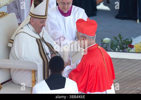 Vatikan, Vatikan. 30. September 2023. Papst Franziskus ernennt zum neuen Kardinal Robert Francis Prevost während des ordentlichen öffentlichen Konsistoriums zur Schaffung des neuen Kardinals auf dem Petersplatz. (Credit Image: © Maria Grazia Picciarella/SOPA images via ZUMA Press Wire) NUR REDAKTIONELLE VERWENDUNG! Nicht für kommerzielle ZWECKE! Stockfoto