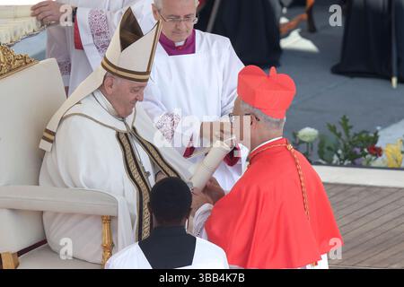 Vatikan, Vatikan. 30. September 2023. Papst Franziskus ernennt zum neuen Kardinal Robert Francis Prevost während des ordentlichen öffentlichen Konsistoriums zur Schaffung des neuen Kardinals auf dem Petersplatz. (Credit Image: © Maria Grazia Picciarella/SOPA images via ZUMA Press Wire) NUR REDAKTIONELLE VERWENDUNG! Nicht für kommerzielle ZWECKE! Stockfoto