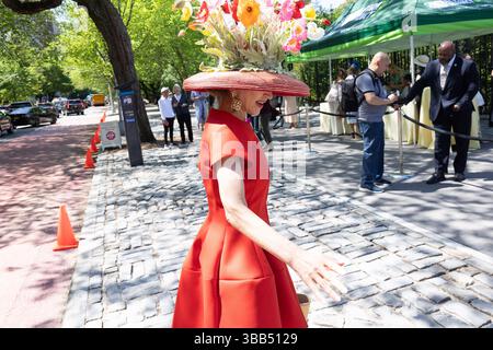 7. Mai 2025, New York, NY, Gäste kommen zum 43. Jährlichen Frederick Law Olmsted Awards Luncheon im Central Park Conservancy Garden. Stockfoto