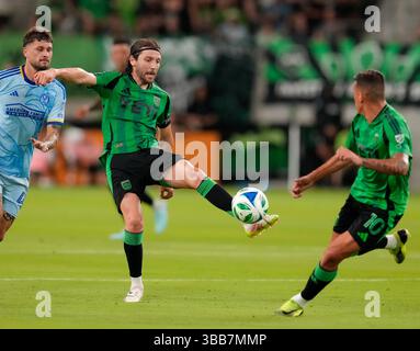 Austin, Texas, USA. Mai 2025. Austin FC Mittelfeldspieler ILIE SANCHEZ (6) übergibt den Ball während eines Major League Soccer-Spiels zwischen Austin FC und Atlanta United am 14. Mai 2025 in Austin, Texas. (Kreditbild: © Scott Coleman/ZUMA Press Wire) NUR REDAKTIONELLE VERWENDUNG! Nicht für kommerzielle ZWECKE! Stockfoto