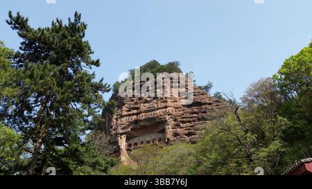 Maijishan Grotten: Antike buddhistische Skulpturen an der Klippe von Gansu Stockfoto