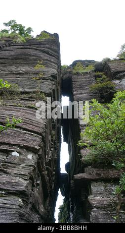 Fanjing Mountain: Heilige Gipfel und bewölkte Tempel in Guizhou, China Stockfoto