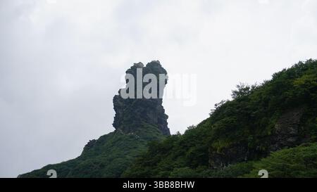 Fanjing Mountain: Heilige Gipfel und bewölkte Tempel in Guizhou, China Stockfoto