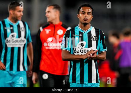 Utrecht, Niederlande. Mai 2025. UTRECHT, NIEDERLANDE - 14. MAI: Marvin Young von Sparta Rotterdam applaudiert nach dem Eredivisie-Spiel zwischen dem FC Utrecht und Sparta Rotterdam im Stadion Galgenwaard am 14. Mai 2025 in Utrecht, Niederlande. (Foto: Rene Nijhuis/MB Media) Credit: MB Media Solutions/Alamy Live News Stockfoto