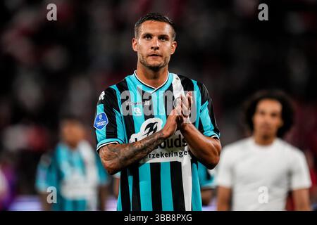 Utrecht, Niederlande. Mai 2025. UTRECHT, NIEDERLANDE - 14. MAI: Mike Eerdhuijzen von Sparta Rotterdam applaudiert nach dem Eredivisie-Spiel zwischen dem FC Utrecht und Sparta Rotterdam im Stadion Galgenwaard am 14. Mai 2025 in Utrecht, Niederlande. (Foto: Rene Nijhuis/MB Media) Credit: MB Media Solutions/Alamy Live News Stockfoto