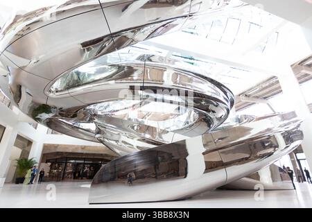 Rotterdam. Mai 2025. Dieses Foto vom 14. Mai 2025 zeigt einen Blick auf das Fenix Museum in Rotterdam, Niederlande. Das neue Museum über Migration wird am 16. Mai der Öffentlichkeit zugänglich sein. Quelle: Sylvia Lederer/Xinhua/Alamy Live News Stockfoto