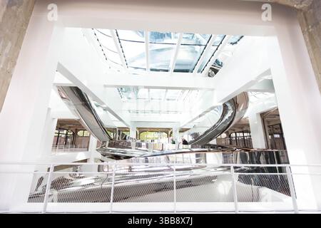 Rotterdam. Mai 2025. Dieses Foto vom 14. Mai 2025 zeigt einen Blick auf das Fenix Museum in Rotterdam, Niederlande. Das neue Museum über Migration wird am 16. Mai der Öffentlichkeit zugänglich sein. Quelle: Sylvia Lederer/Xinhua/Alamy Live News Stockfoto