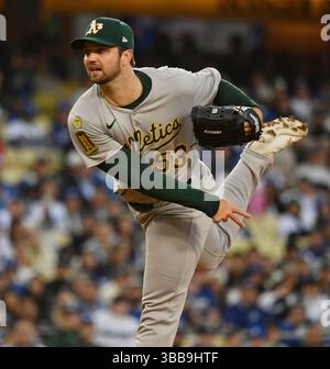 Los Angeles, Usa. Mai 2025. Der Athletics-Starter Gunnar Hoglund liefert am Mittwoch, den 14. Mai 2025, im ersten Inning im Dodger Stadium in Los Angeles gegen die Los Angeles Dodgers. Foto: Jim Ruymen/UPI Credit: UPI/Alamy Live News Stockfoto