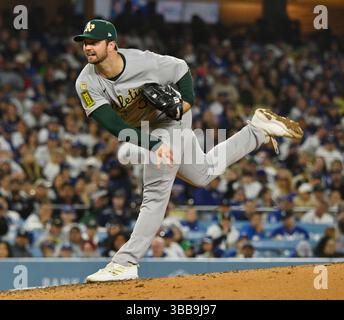 Los Angeles, Usa. Mai 2025. Der Athletics-Starter Gunnar Hoglund liefert am Mittwoch, den 14. Mai 2025, im ersten Inning im Dodger Stadium in Los Angeles gegen die Los Angeles Dodgers. Foto: Jim Ruymen/UPI Credit: UPI/Alamy Live News Stockfoto
