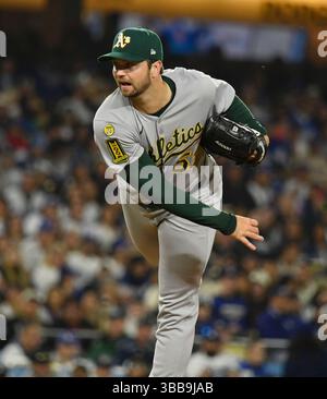 Los Angeles, Usa. Mai 2025. Der Athletics-Starter Gunnar Hoglund liefert am Mittwoch, den 14. Mai 2025, im ersten Inning im Dodger Stadium in Los Angeles gegen die Los Angeles Dodgers. Foto: Jim Ruymen/UPI Credit: UPI/Alamy Live News Stockfoto