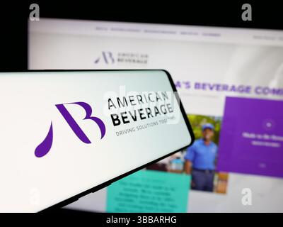 Stuttgart, Deutschland - 27.12.2024: Handy mit Logo der Lobbygruppe American Beverage Association (ABA) auf dem Bildschirm vor der Website. Stockfoto