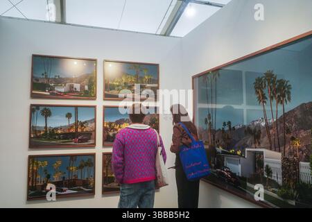 London, Großbritannien. Mai 2025. TOM BLACHFORD, Australien. Serie Midnight Modern. Die 10. Ausgabe von Photo London kehrt vom 14-18. Mai ins Somerset House zurück und feiert ein Jahrzehnt als führende Fotomesse Großbritanniens. Credit Amer Ghazzal/Alamy Live News Stockfoto