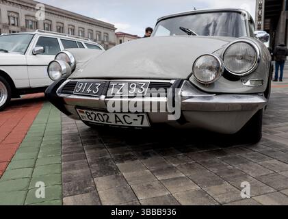Minsk, Weißrussland, 15. Mai 2025 - französischer Oldtimer Citroen DS auf Autoshow Stockfoto
