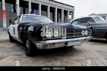 Minsk, Weißrussland, 15. Mai 2025 - Oldtimer Der Polizei. Retro Ford Auto Stockfoto