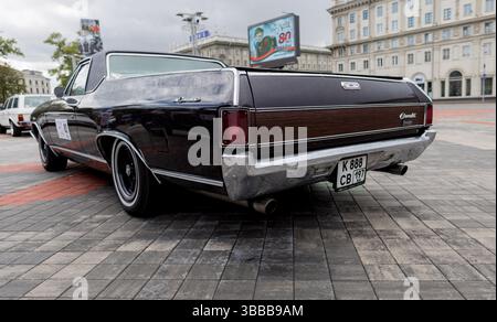 Minsk, Weißrussland, 15. Mai 2025 – Rückansicht des klassischen amerikanischen Oldtimers Chevrolet El Camino Stockfoto