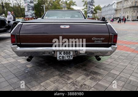 Minsk, Weißrussland, 15. Mai 2025 - Rückansicht des Oldtimers Chevrolet El Camino in der Stadt Stockfoto