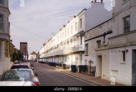 Reihenhäuser mit Balkonen Warwick Road in Worthing Stockfoto