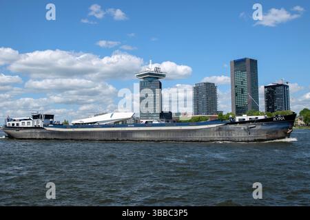 Binnenfrachtschiff Kyra In Amsterdam Niederlande 5-5-5-2025 Stockfoto