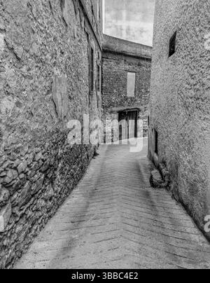 Eingerahmt von der Zeit: Die Alley und das Haus Stockfoto