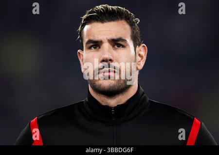 Theo Hernandez vom AC Milan sieht sich vor dem Finale des Coppa Italia zwischen AC Milan und Bologna FC an. Stockfoto