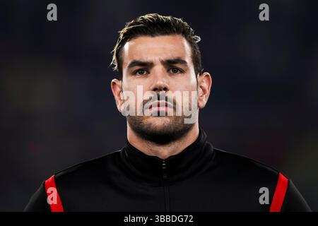 Theo Hernandez vom AC Milan sieht sich vor dem Finale des Coppa Italia zwischen AC Milan und Bologna FC an. Stockfoto