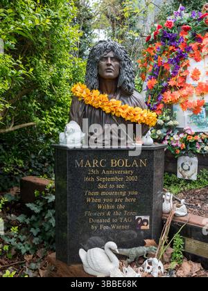 Marc Bolan's Rock Shrine, ein Denkmal in Barnes, London für Popstar Marc Bolan, als er 1977 bei einem Autounfall starb (2024). Stockfoto