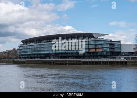 Craven Cottage, Heimstadion des Fulham Football Club, Blick auf die Themse, London, Großbritannien. Stockfoto