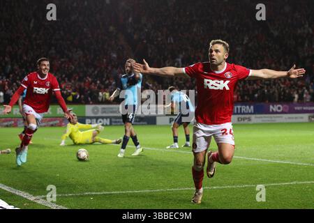 LONDON, Großbritannien - 15. Mai 2025: Matty Godden von Charlton Athletic feiert das erste Tor seiner Mannschaft während der Sky Bet League One Play-offs im Halbfinale des zweiten Legs zwischen Charlton Athletic und Wycombe Wanderers im Tal (Credit: Craig Mercer/ Alamy Live News) Stockfoto