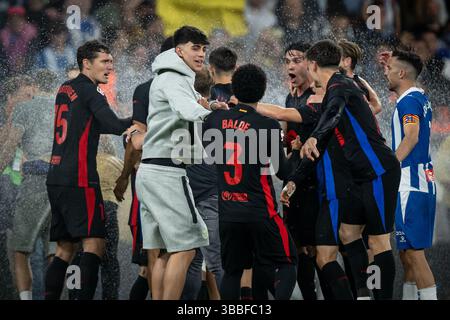Barcelona, Spanien. Mai 2025. Die Spieler des FC Barcelona feiern im Stage Front Stadium ein Tor bei einem Spiel der La Liga EA Sports zwischen RCD Espanyol und dem FC Barcelona. Endpunktzahl: RCD Espanyol 0:2 FC Barcelona. Quelle: SOPA Images Limited/Alamy Live News Stockfoto