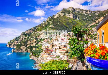 Positano, Italien. Charmante Stadt an der Tyrrhenischen Küste, Amalfi - Costa Amalfitana Reiseziel Stockfoto