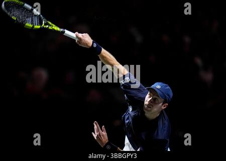 Rotterdam, Niederlande. Februar 2024. ROTTERDAM, NIEDERLANDE - 14. FEBRUAR: Botic van de Zandschulp aus den Niederlanden spielt im ersten Rundenspiel seiner Männer gegen Jannik Sinner aus Italien am 3. Tag der ABN AMRO Open 2024 im Rotterdam Ahoy am 14. Februar 2024 in Rotterdam, Niederlande. (Foto: Rene Nijhuis/BSR Agency) Credit: BSR Agency/Alamy Live News Stockfoto