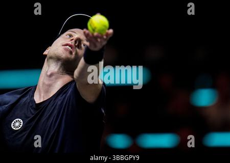 Rotterdam, Niederlande. Februar 2024. ROTTERDAM, NIEDERLANDE - 14. FEBRUAR: Botic van de Zandschulp aus den Niederlanden spielt im ersten Rundenspiel seiner Männer gegen Jannik Sinner aus Italien am 3. Tag der ABN AMRO Open 2024 im Rotterdam Ahoy am 14. Februar 2024 in Rotterdam, Niederlande. (Foto: Rene Nijhuis/BSR Agency) Credit: BSR Agency/Alamy Live News Stockfoto