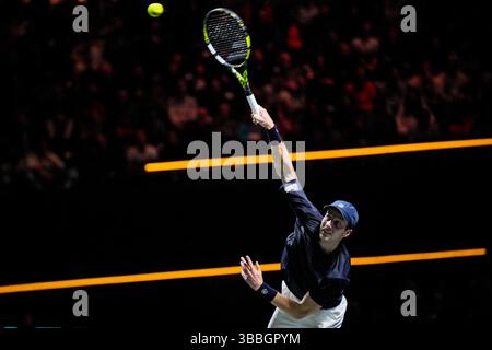 Rotterdam, Niederlande. Februar 2024. ROTTERDAM, NIEDERLANDE - 14. FEBRUAR: Botic van de Zandschulp aus den Niederlanden spielt im ersten Rundenspiel seiner Männer gegen Jannik Sinner aus Italien am 3. Tag der ABN AMRO Open 2024 im Rotterdam Ahoy am 14. Februar 2024 in Rotterdam, Niederlande. (Foto: Rene Nijhuis/BSR Agency) Credit: BSR Agency/Alamy Live News Stockfoto