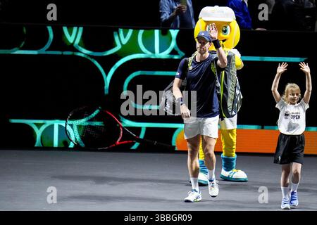 Rotterdam, Niederlande. Februar 2024. ROTTERDAM, NIEDERLANDE - 14. FEBRUAR: Botic van de Zandschulp aus den Niederlanden geht vor dem ersten Rundenspiel seiner Männer gegen Jannik Sinner aus Italien am 3. Tag des ABN AMRO Open 2024 beim Rotterdam Ahoy am 14. Februar 2024 in Rotterdam, Niederlande. (Foto: Rene Nijhuis/BSR Agency) Credit: BSR Agency/Alamy Live News Stockfoto