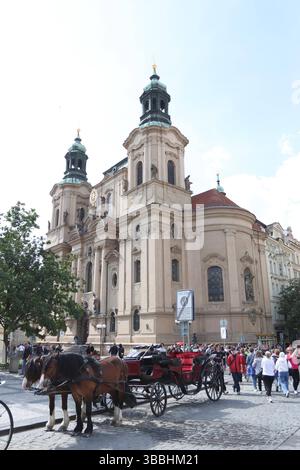 16.05.2025, Prag, CZE, unterwegs in Prag, Themenbild, Symbolbild, Verschiedene Themenbilder, Reisefeature, Impressionen, im Bild Kirche, St. Nikolaus, St. Nikolaus, St. Nikolaus, Prag, Praha, Prag, *** 16 05 2025, Prag, CZE, auf der Straße in Prag, Themenbild, Symbolbild, verschiedene Themenbilder, Reise-Feature, Impressionen, in Picture Church, St. Nikolaus, St. Nikolaus, St. Nikolaus, Prag, Praha, Prag, Stockfoto