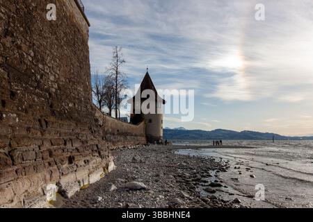 Sonnenhund-Phänomen über dem Bodensee in Lindau Stockfoto