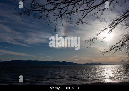 Sonnenhund-Phänomen über dem Bodensee Stockfoto